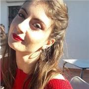 studentessa universitaria offre ripetizioni di materie umanistiche a ragazi delle medie e superiori